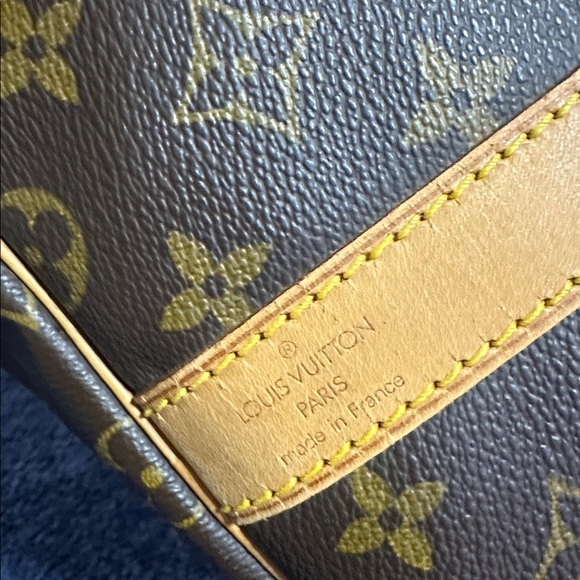 Louis Vuitton Keepall Bandoliere 55 - Picture 10 of 15